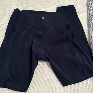 Lululemon Athletica navy leggings. Wunder Under (old) style. Excellent condition